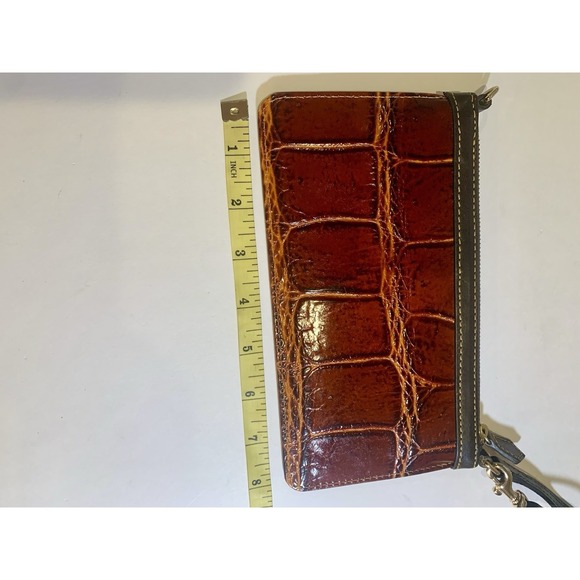 Dooney & Bourke Y2K Croc Embossed Leather Wristlet Cognac Duck Logo Zip Bag - Picture 12 of 13